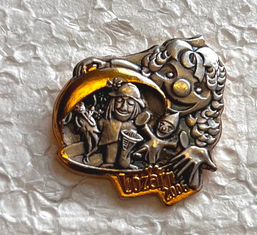 Placchette & Badge: Fasnachts Pin Luzern 2006 – Usato da Obernau venduto da Wgnom