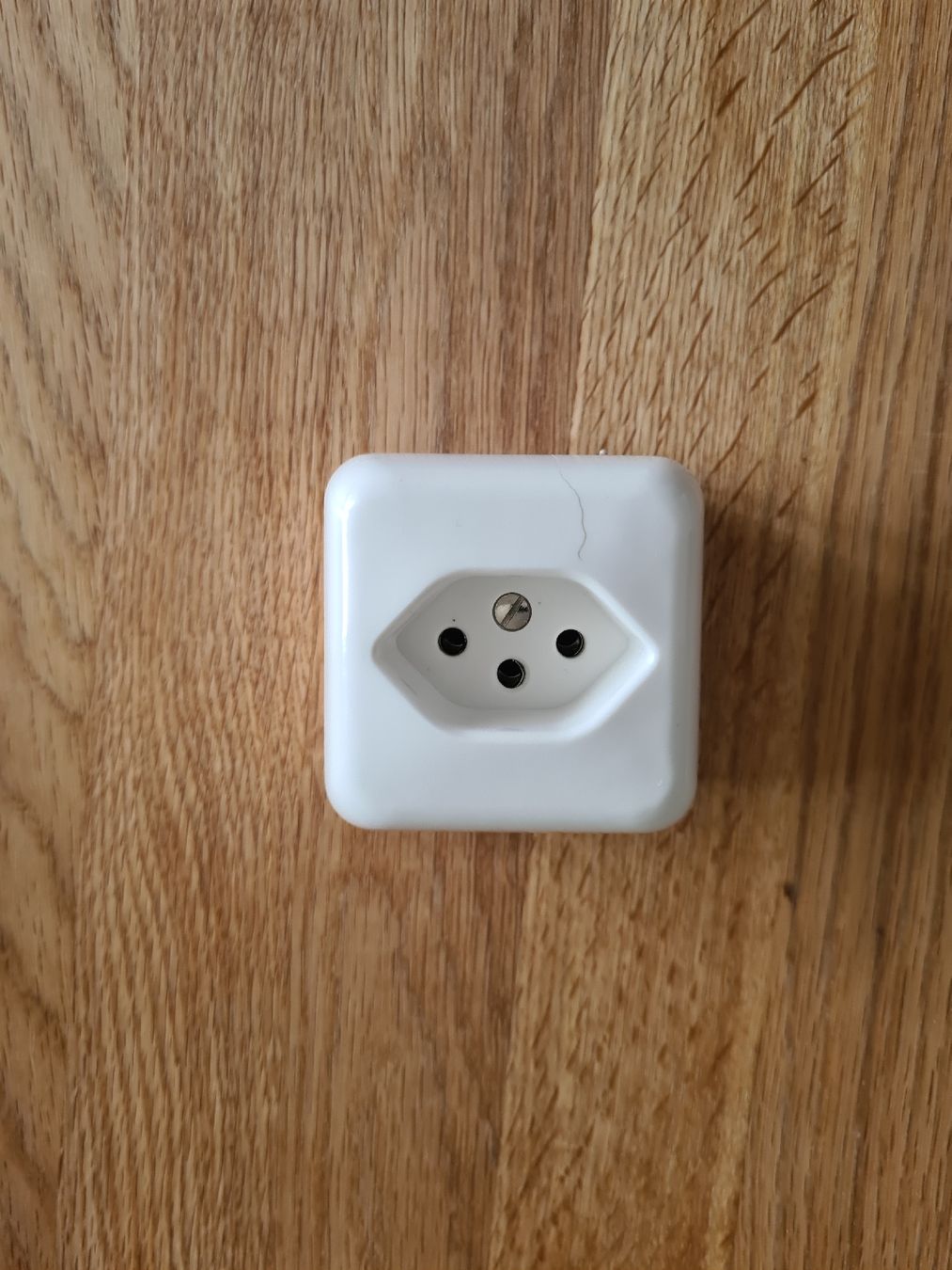Stecker: AP Steckdose T13  10A gebraucht – Gebraucht aus Winterthur von Jana1701