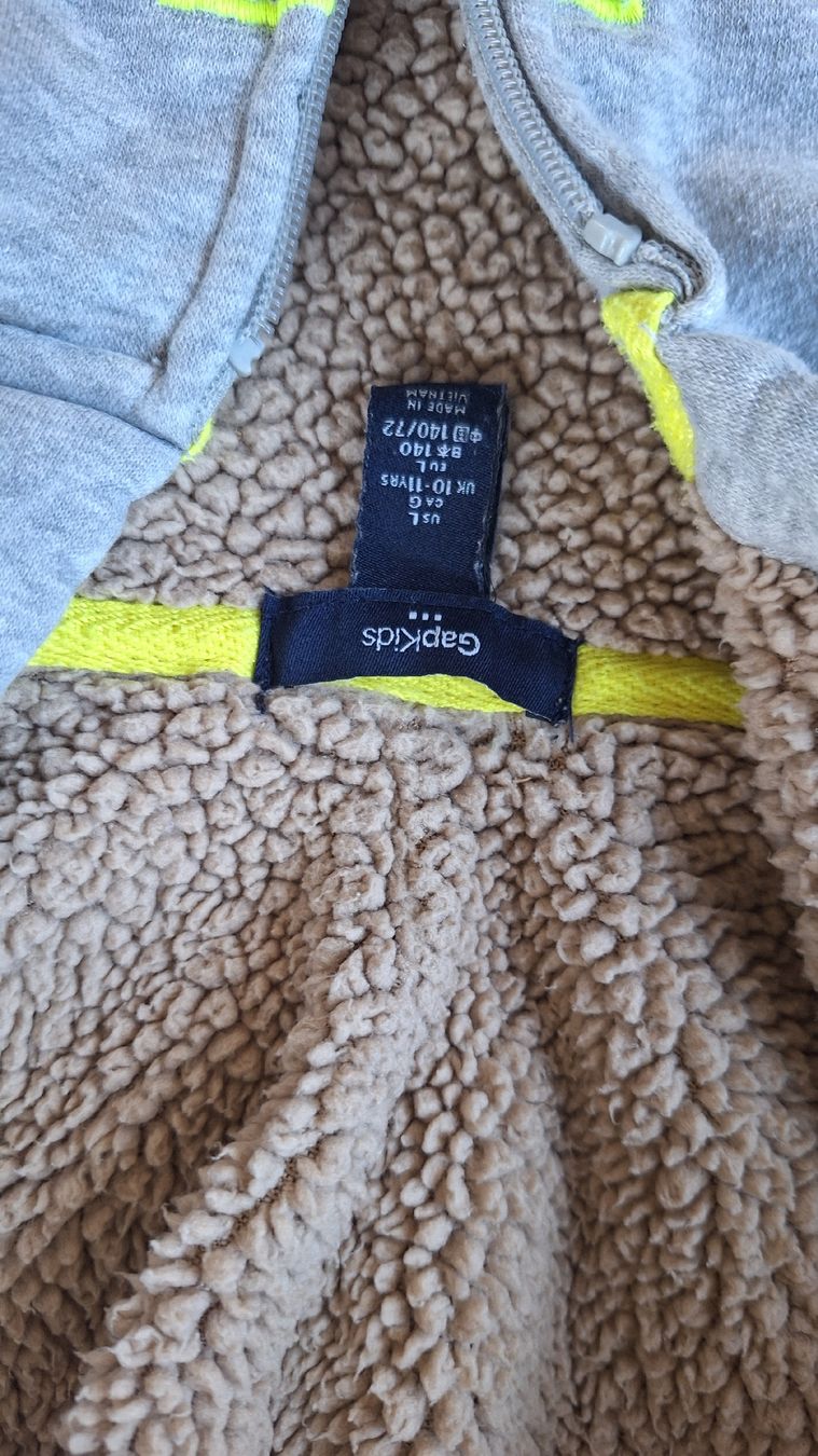 Zara Kleiderpakete & -sets: Kapuzenpulli GAP + 3 Strickjacken Gr. 140 Zara – Gebraucht aus Bremgarten AG von Charlotta01 2