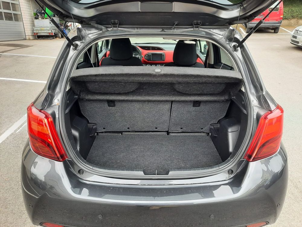 Toyota Automobili: Toyota Yaris 1.33 mit erst 28100 Kilometer – Usato da Gossau SG venduto da Kalaluma 8