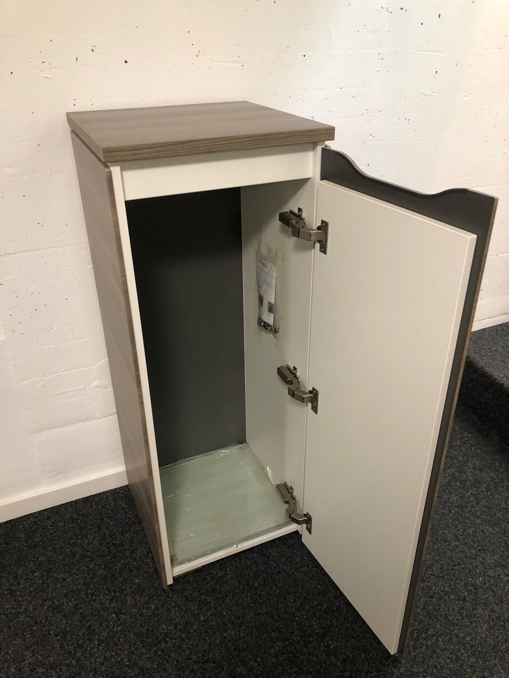 Garderobe: Hochschrank, grau – Neu (gemäss Beschreibung) aus Lupsingen von McFly12 1