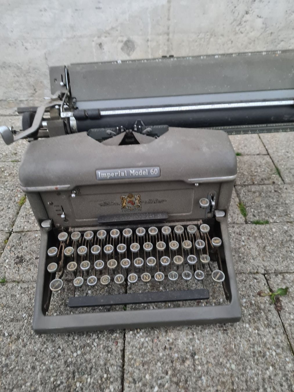 Macchine da scrivere: Machine à écrire ancienne Imperial – Usato da Monthey venduto da 187-zeroo 6