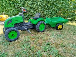 Tret traktor mit Anhänger grün guter Zustand