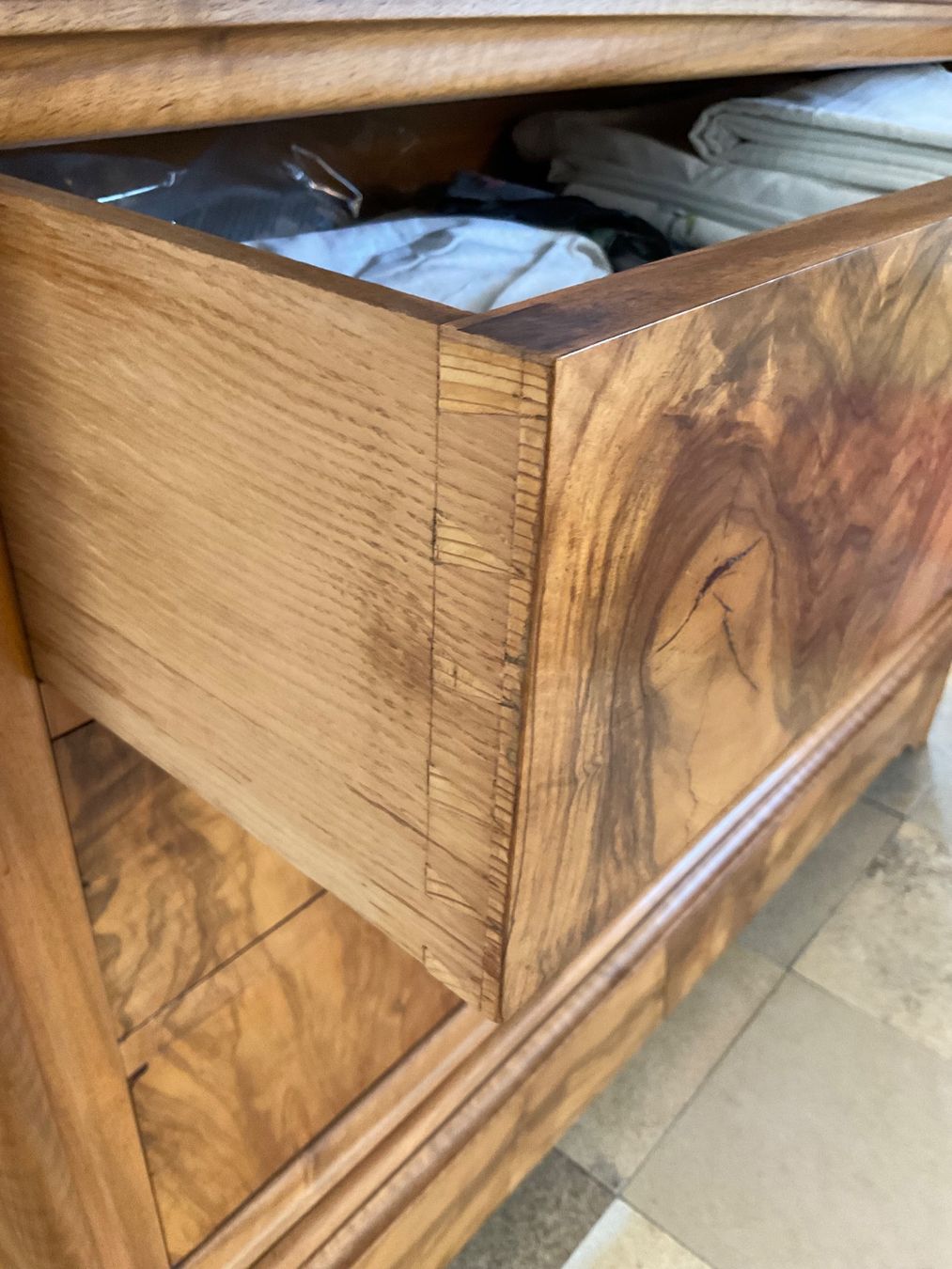 Commodes: Wunderschöne Kommode Nussbaum Marmorplatte – D'occasion à Reinach BL par Psilveli 4