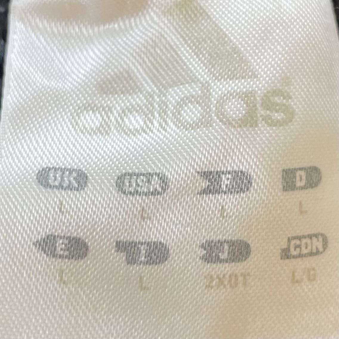 Adidas Pantaloni: Adidas Track Pants low waisted – Usato da Wabern venduto da alestae 4