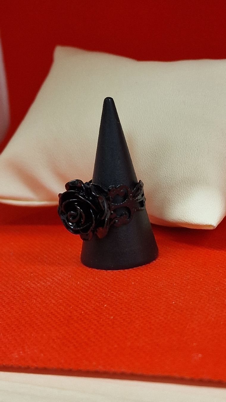 Anelli: Schwarzer Ring, Gothic Rose, – Nuovo (secondo la descrizione) da Herisau venduto da Antiques.AR