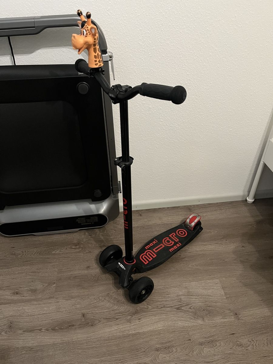 Micro Kickboard: Micro Maxi Deluxe Pro Scooter Schwarz & Rot – Usato da Reinach BL venduto da Wasser20052011 1