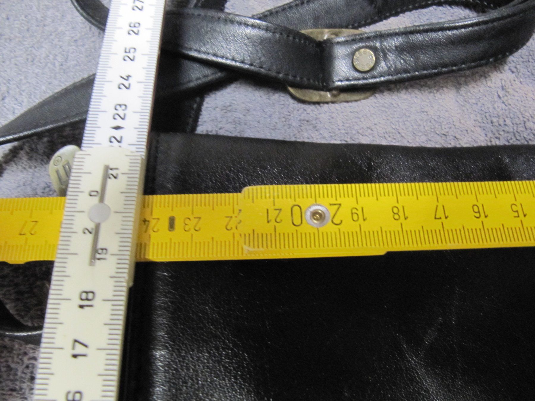 Borse da donna: GREE Ledertasche Schwarz Umhängetasche. – Usato da Selzach venduto da Sennemeitschi11 7
