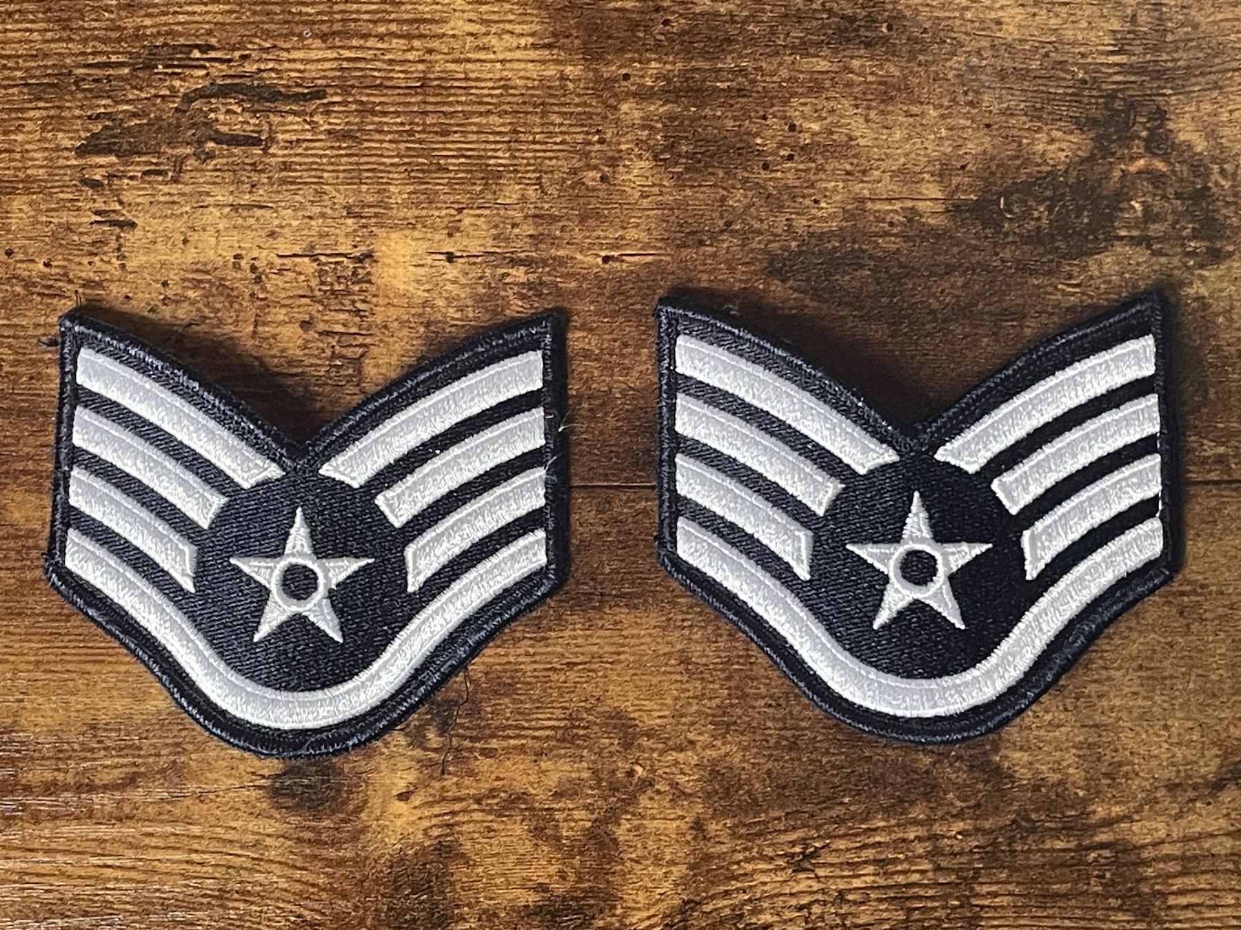 Patches: 2 Rangabzeichen Staff Sergeant US Air Force – Neu (gemäss Beschreibung) aus Effingen von dinuspichi