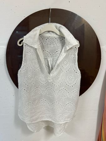 Damen Bluse ärmellos weiss Lochstickerei guter Zustand