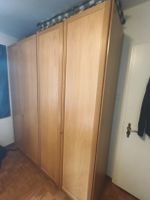 Kleiderschrank gratis abzugeben (viertürig)