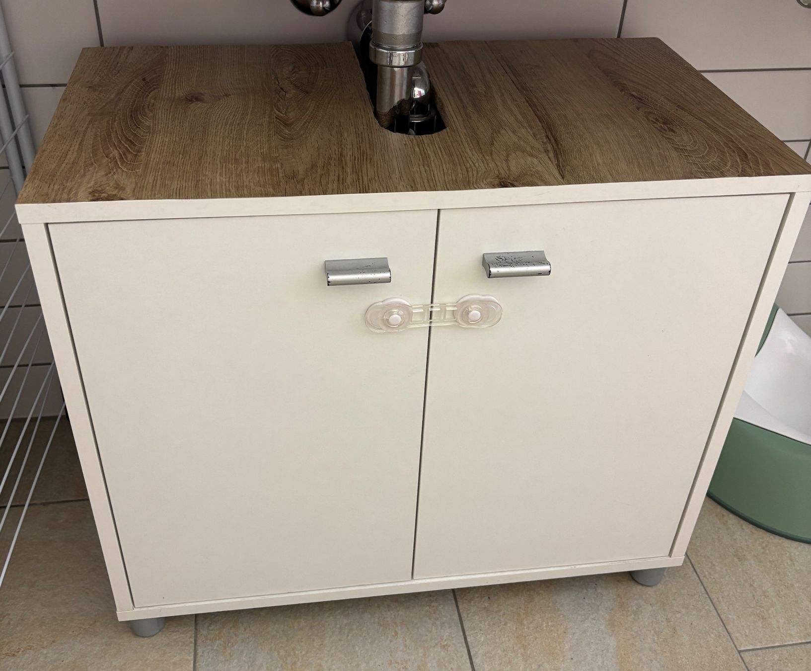 Installations & Meubles: Badezimmer Möbel weiss – D'occasion à Liestal par juveshirtscollector
