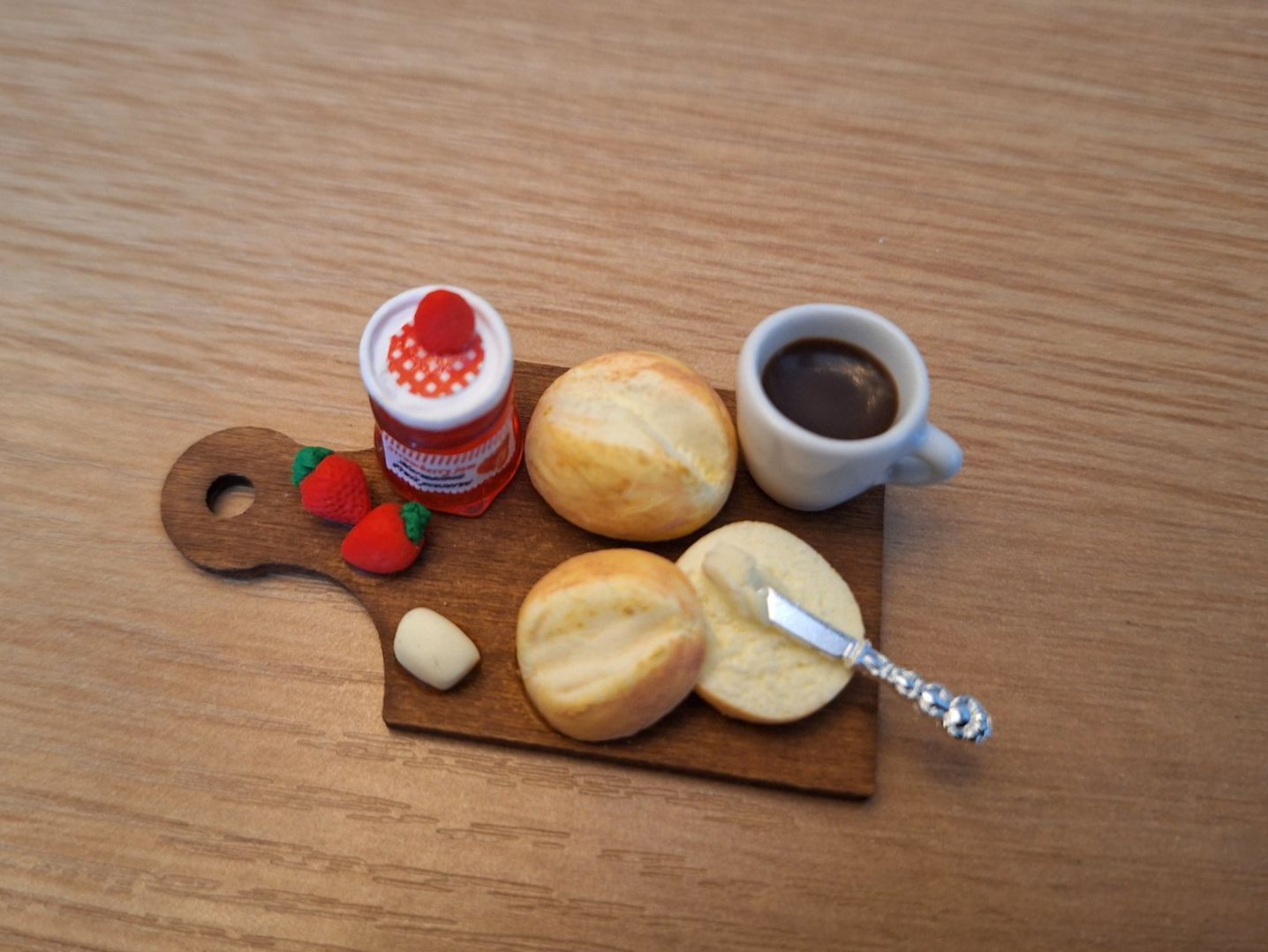 Case e mobili per bambole: Handmade Frühstücksbrett – Nuovo (secondo la descrizione) da Zürich venduto da HandmadeTinyFood 3