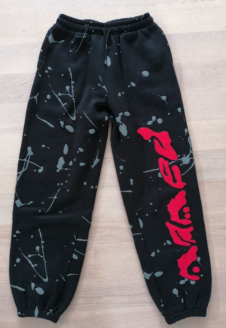 Giacche: Hoodie "Named Collective", schwarz-rot – Usato da Frauenfeld venduto da nico.jeva 1