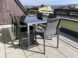 Hochwertiger Gartentisch mit 5 bequemen Stühlen