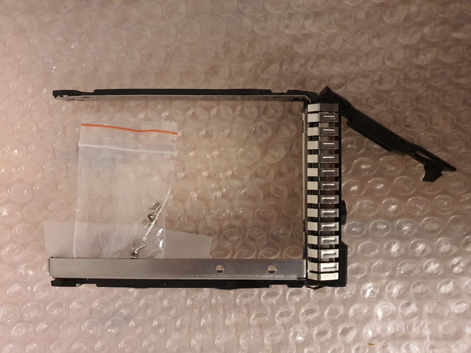 Hewlett Packard Server: HP 2.5" caddy for ProLiant Gen8 – Gebraucht aus La Tour-de-Peilz von Gbes 3