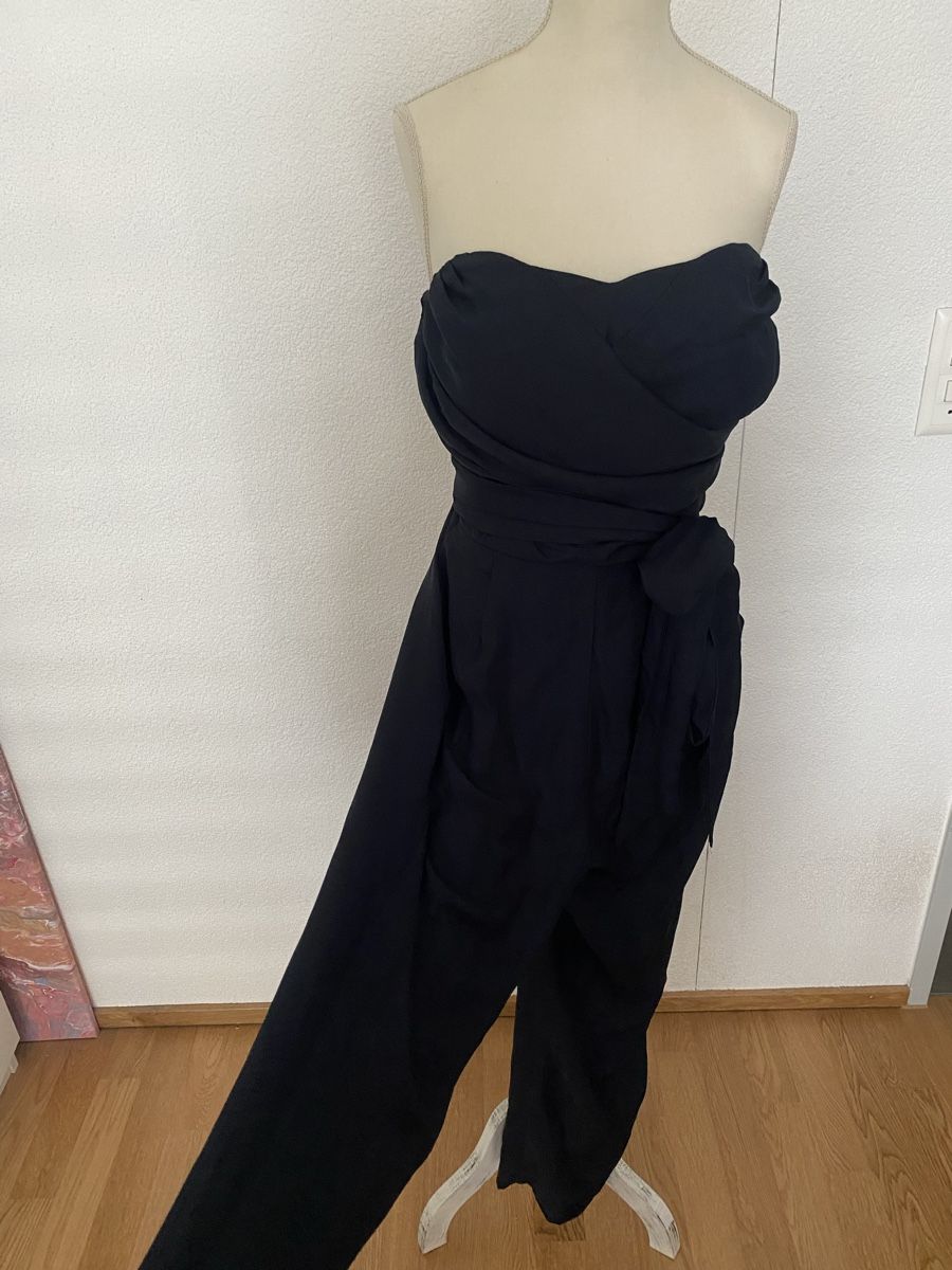 Tute: Eleganter Einteiler, trägerlos – Usato da Zug venduto da azr_gst2 2