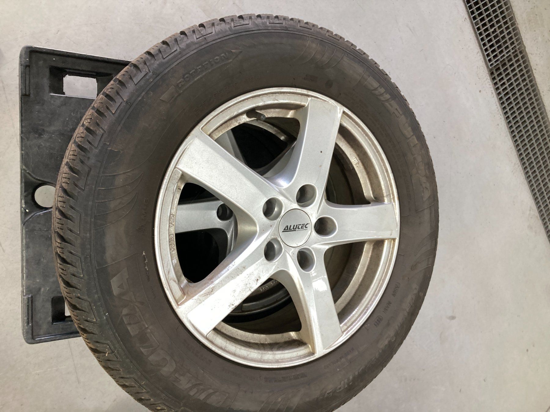 Dacia Pneumatici & Ruote complete: Dacia Duster Winterräder 215/65R16 – Usato da Cham venduto da WB2223 2