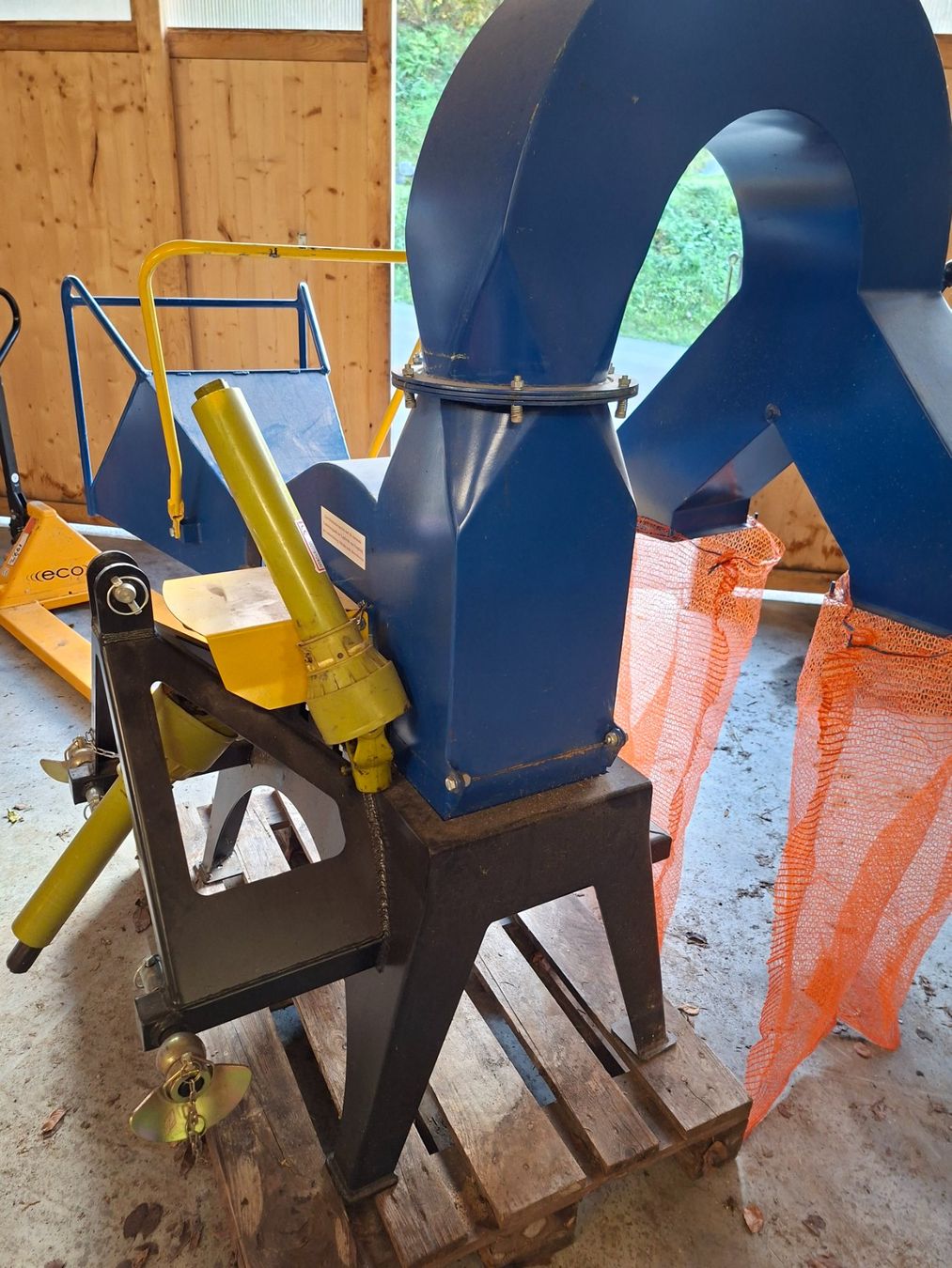 Déchiqueteuse: Holzhacker mit Absackvorrichtung – D'occasion à Grindelwald par carro5 2