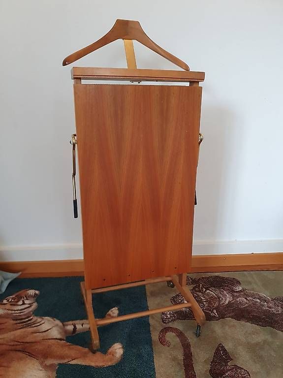 Guardaroba: Schöner alter Herrendiener (Kleiderständer) – Usato da Zürich venduto da lukas.8005
