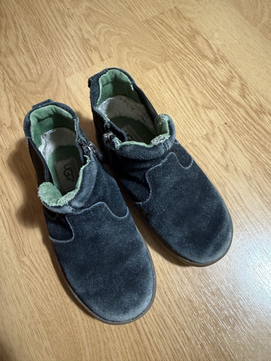 Ugg Schuhe für Jungen: Ugg Stiefel Kinder Grösse 26 – Gebraucht aus Bern von Lia1501 1