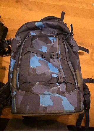 Satch Schulrucksack cooles Design in Schwarz/Blau