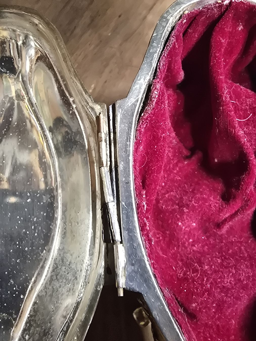 Barattoli: Schmuckdose versilbert mit Relief ovaler Zustand gebraucht – Usato da Menzberg venduto da Simca85 2