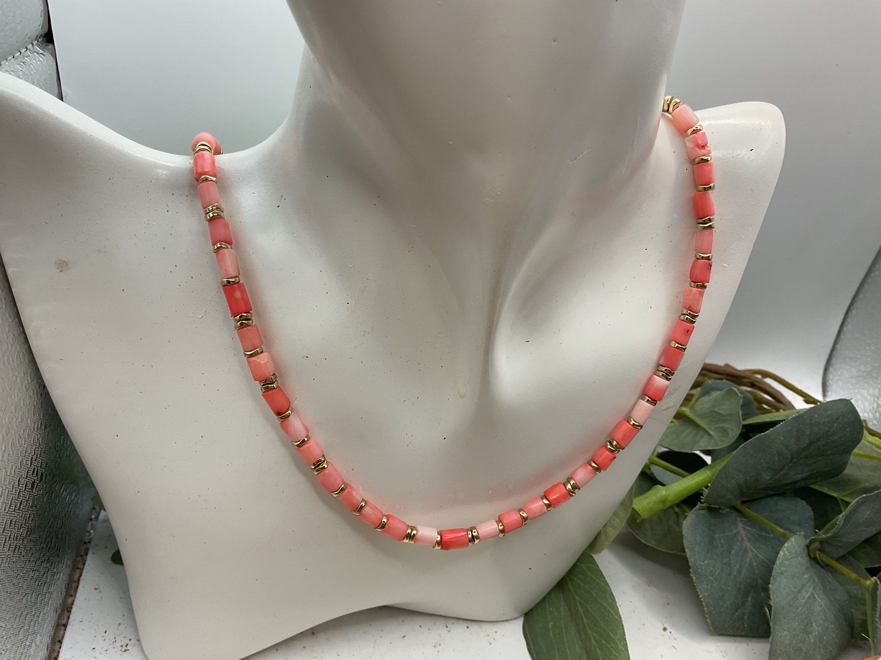 Catenine: Collier rosa Koralle und Hämatit – Usato da Luzern venduto da S.Kern01