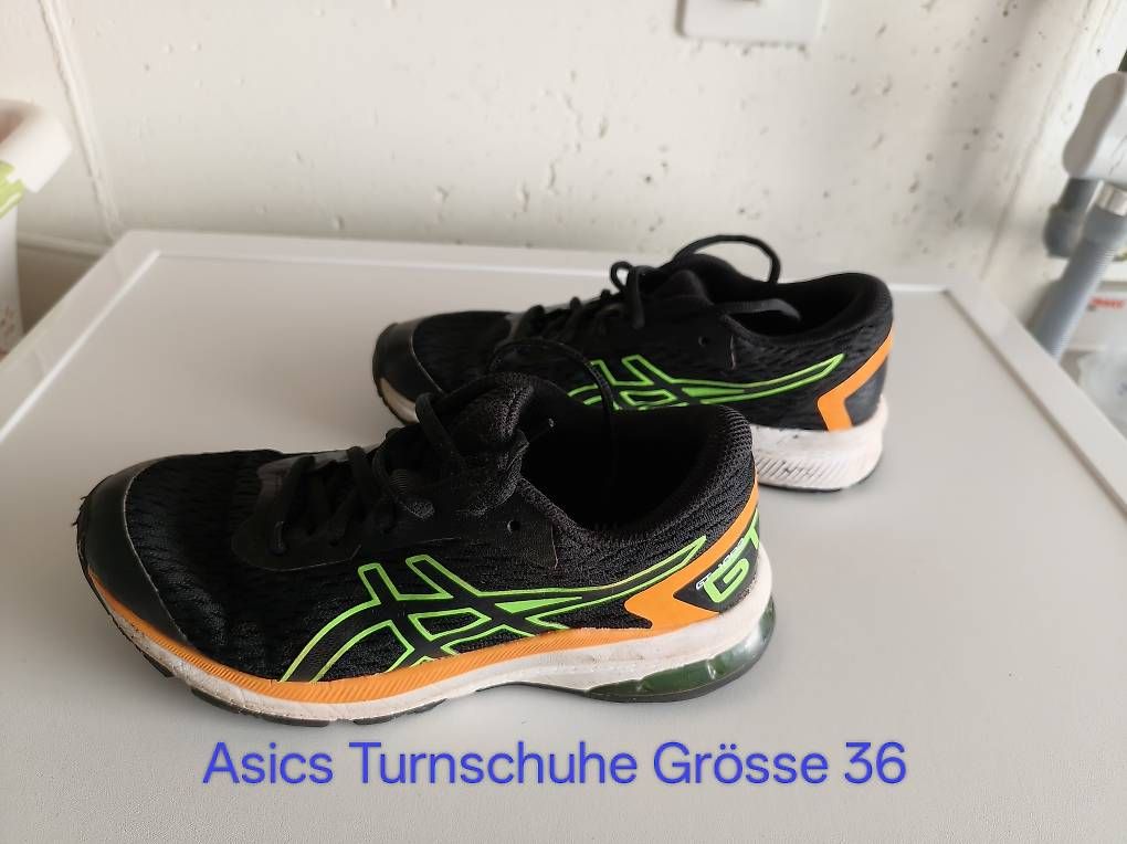 Asics Scarpe per ragazzi: Asics Sneakers /Turnschuhe Grösse 36 – Usato da Grossdietwil venduto da wichtel28