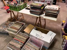 Ueber 600 Schallplatten gross und klein