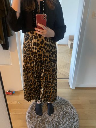Jupe plissée léopard tendance automne taille M, parfait état