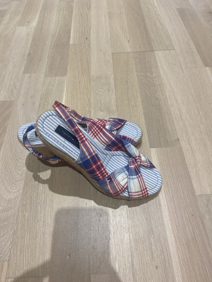Tommy Hilfiger Scarpe da donna: Espadrille Tommy Hilfiger – Nuovo (secondo la descrizione) da Zürich venduto da mar_v57y