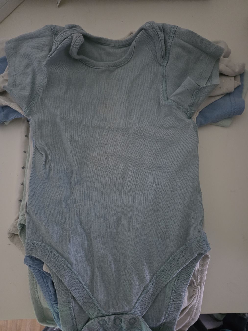Biancheria intima: Baby Body Kurzarm hellblau Grösse 98 – Usato da Brüttisellen venduto da Miralaurea