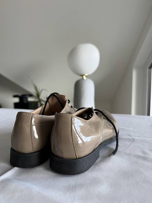Scarpe da donna: Beige Lackschuhe  Grösse 38 – Nuovo e nell'imballaggio originale da Schlieren venduto da gue_m9qk 3