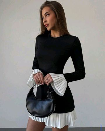Elegantes Kleid mit Plissee-Details, Grösse M Neu Top Zustan