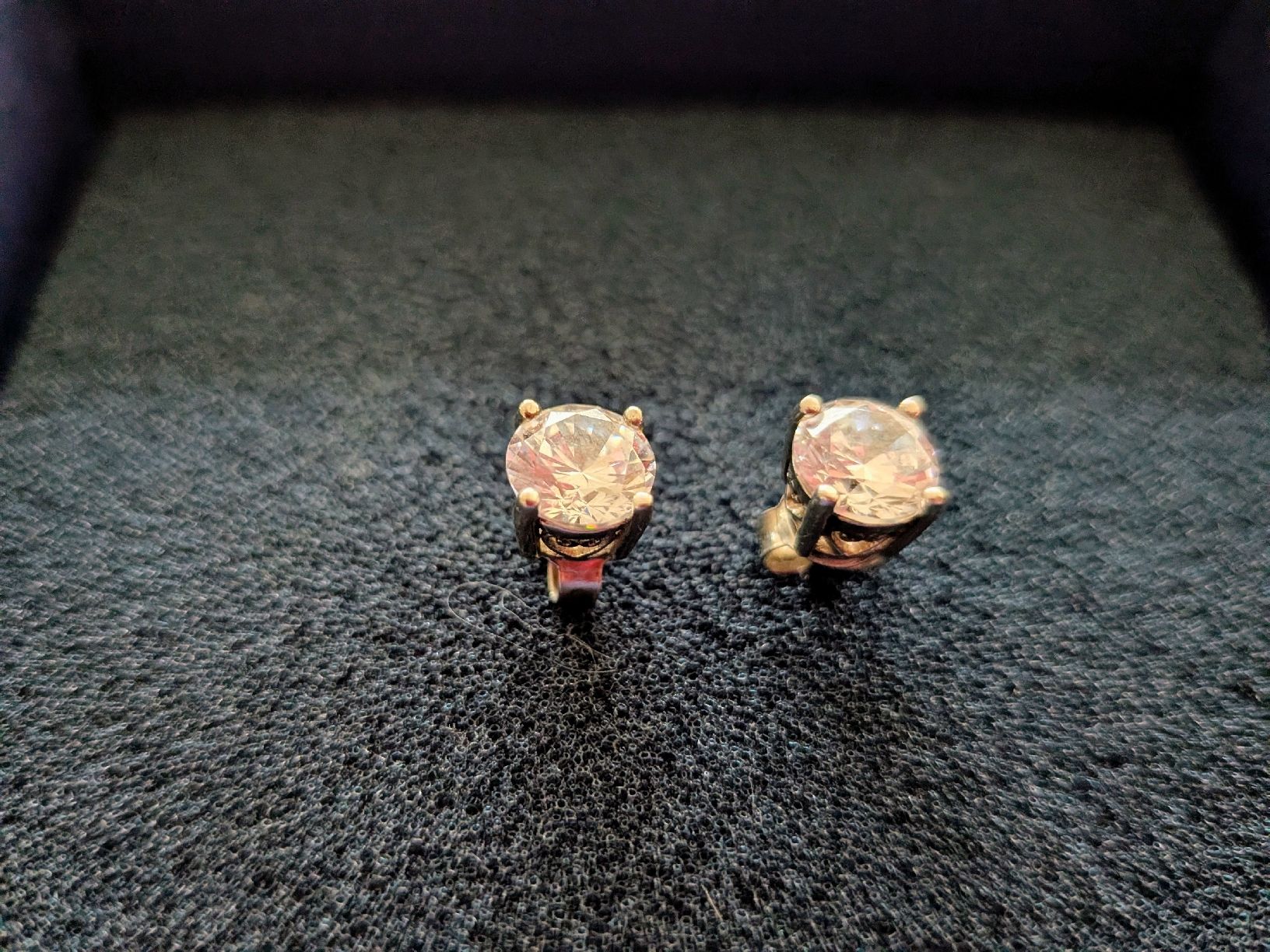 Ohrringe & -stecker: Silver Earrings Studs Cubic Zirconia – Gebraucht aus Lachen SZ von joa_rf9n 1