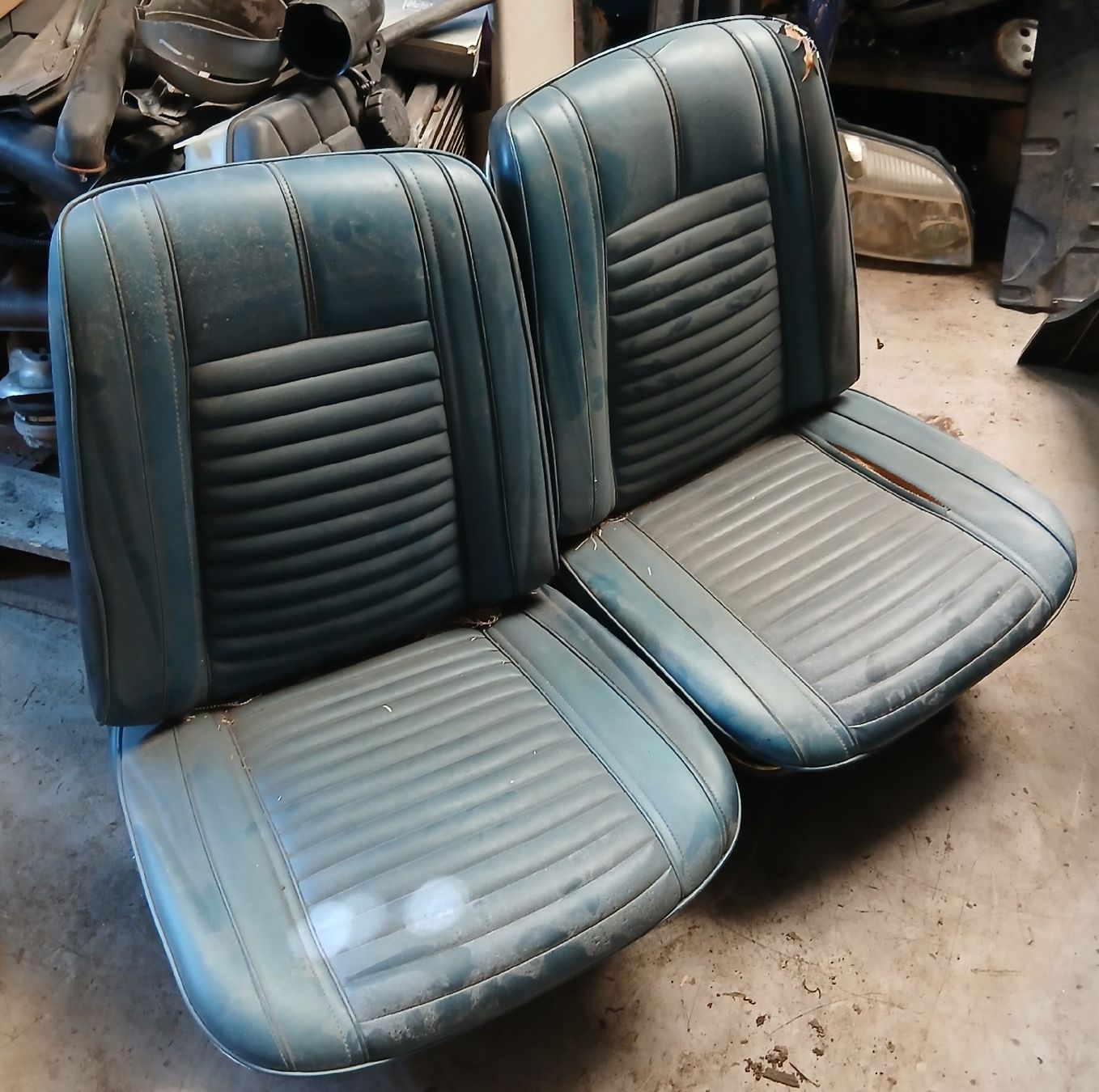 Buick Alle Autoersatzteile: intérieur bleu Buick Riviera 66 – Gebraucht aus la heutte von Auto-stock 1