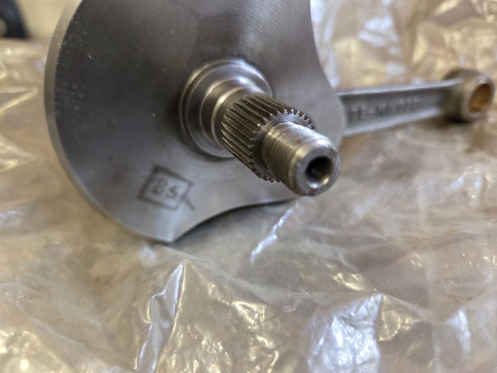 Vespa Tutti pezzi di ricambio per scooter: NOS Vespa Kurbelwelle – Nuovo e nell'imballaggio originale da Eichberg venduto da Schmid-Motos 2