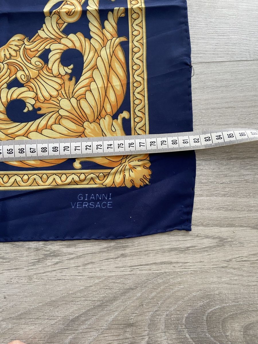 Versace Foulard & Sciarpe: Foulard Versace – Usato da Montreux venduto da Perledor 3