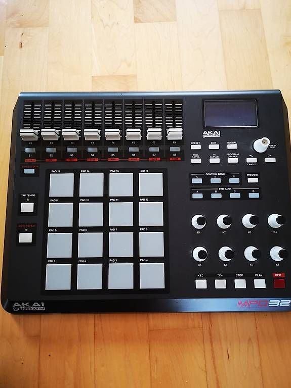 Akai Strumenti musicali: Akai MPD32 Drum Pad – Usato da wigoltingen venduto da skillzz 2
