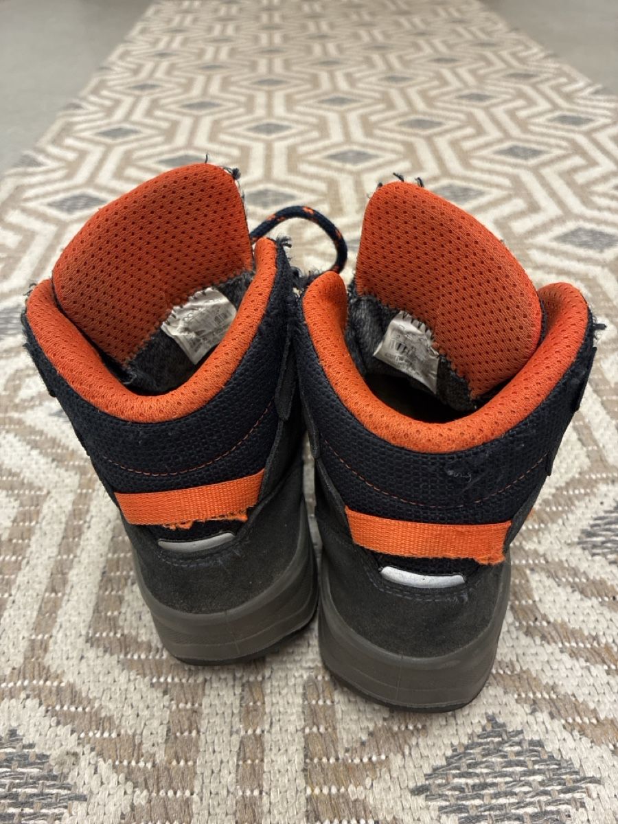 Lowa Scarpe per ragazzi: Wanderschuhe Lowa Kinder Grösse 34 Gore-Tex gebraucht – Usato da Willisau venduto da Miuretta 2