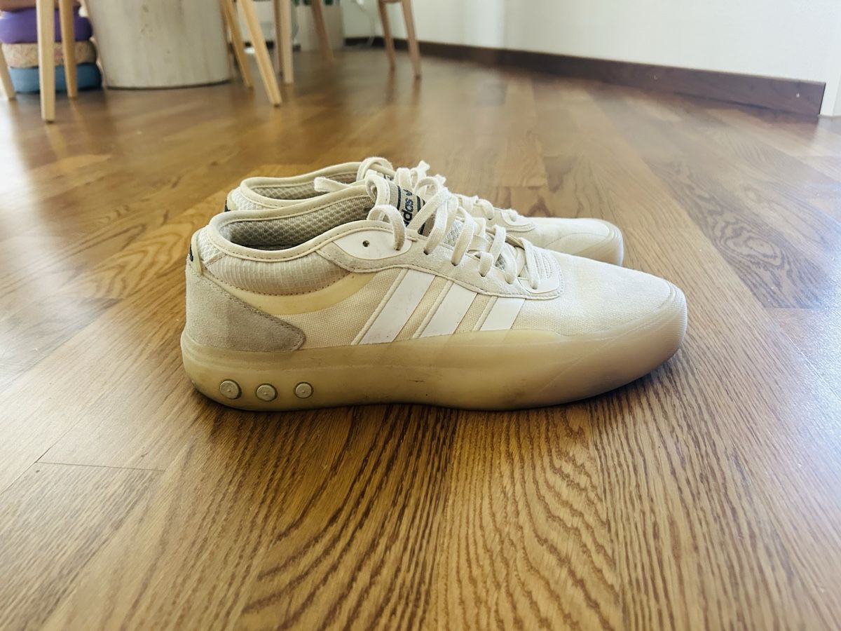 Adidas Scarpe da uomo: Sneakers Adidas Beige Off-White 44.5 – Usato da Zürich venduto da SwitzerlandRetroKits 1