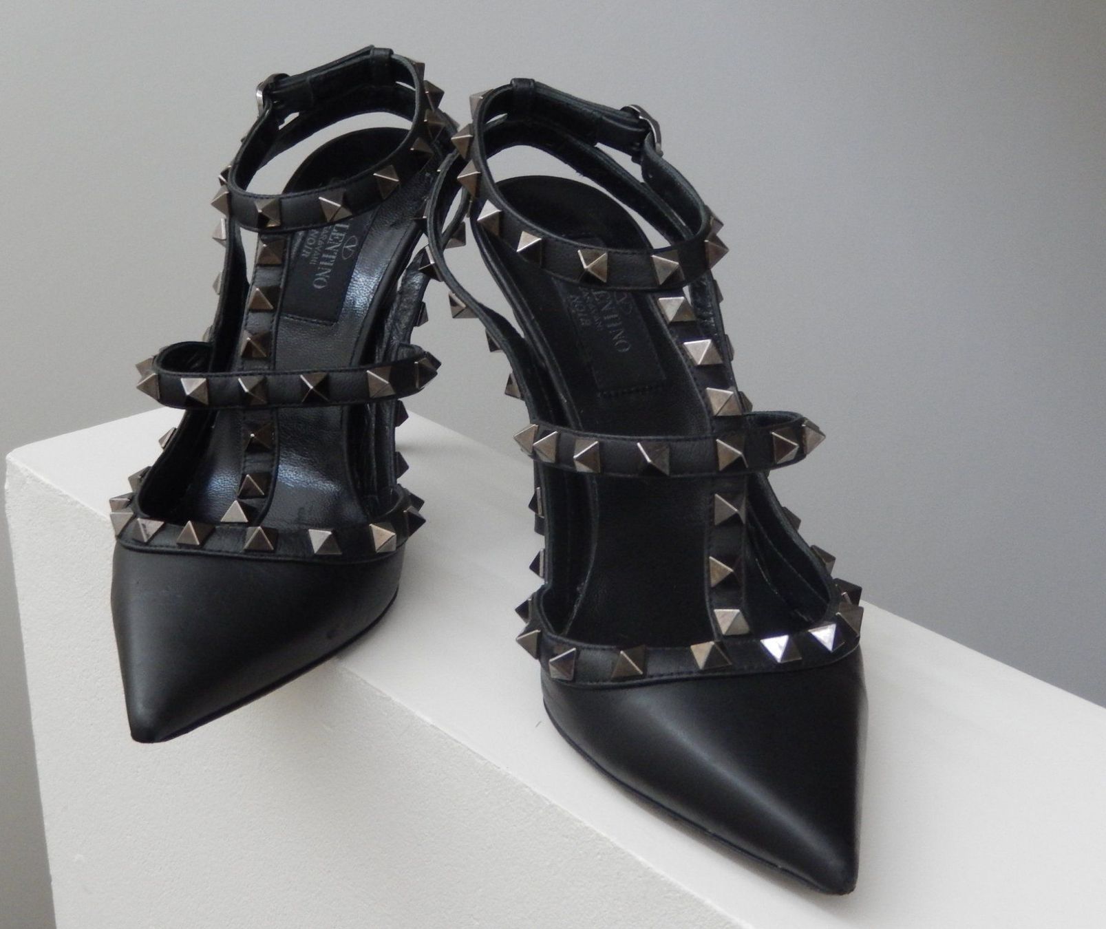 Valentino Scarpe da donna: Orig. VALENTINO NOIR Rockstud Pumps Gr. 36 – Usato da Tuggen venduto da vivira 2