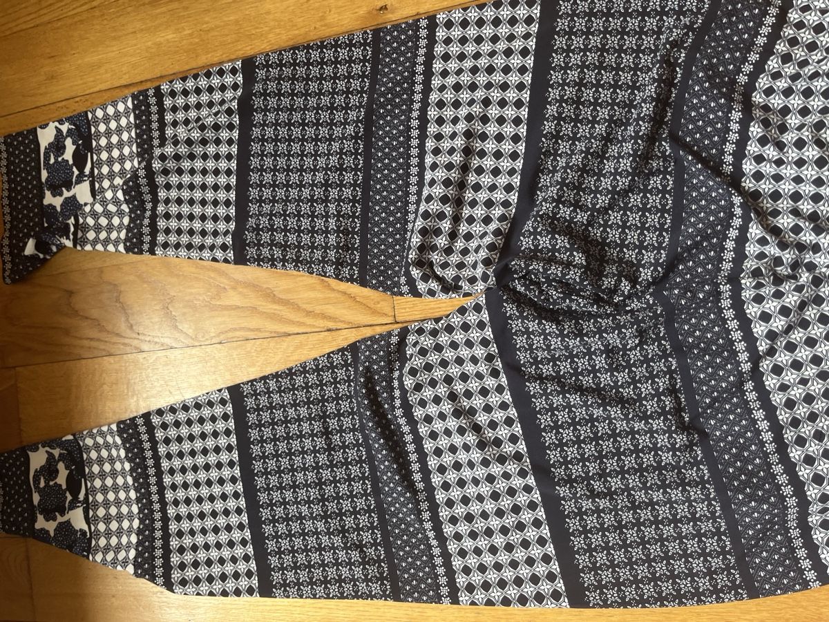 Comma Pantalons: Pantalon Comma imprimé taille 42 – D'occasion à Lausanne par LorenaOrtega 2