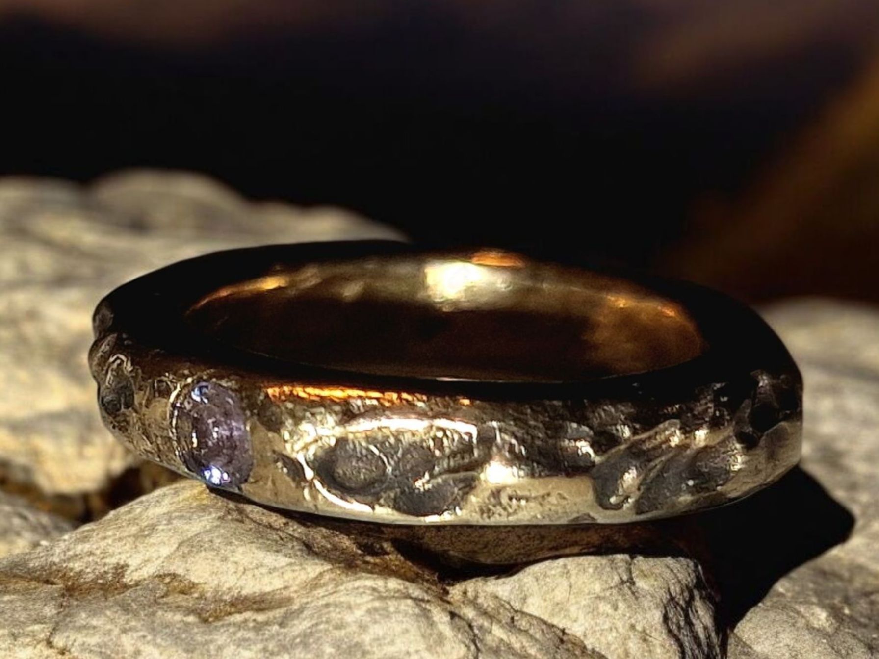 Ringe: Naturstyle-Ring,  Bronze mit Tansanit,  Grösse 49 – Neu und originalverpackt aus Aarau von Schmuckhoehle_MD