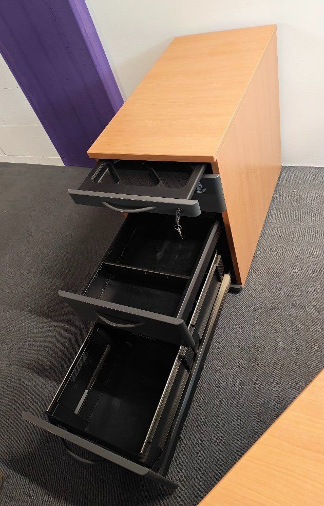 Schränke: Abschliessbare Büro-Korpusse – Gebraucht aus Mönchaltorf von Malediven04 1