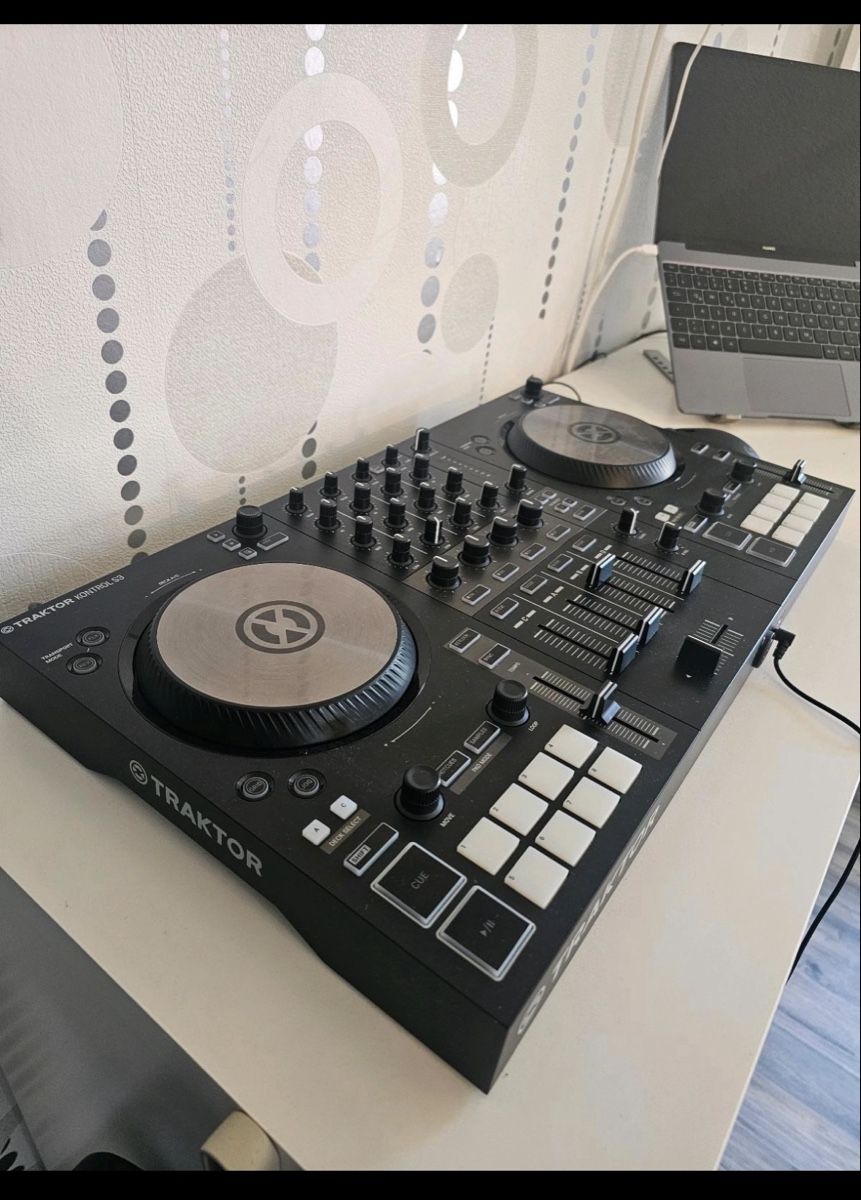 Native Instruments Console di mixaggio: DJ Controller Traktor S4 mk3 – Usato da Zürich venduto da rob_jz89 2