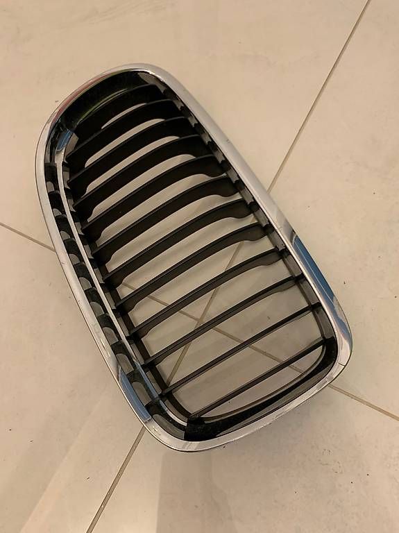 Tutti pezzi di ricambio auto: Bmw 3er e90 e91 LCI Niere Rechts – Usato da Arbon venduto da dor_69vv
