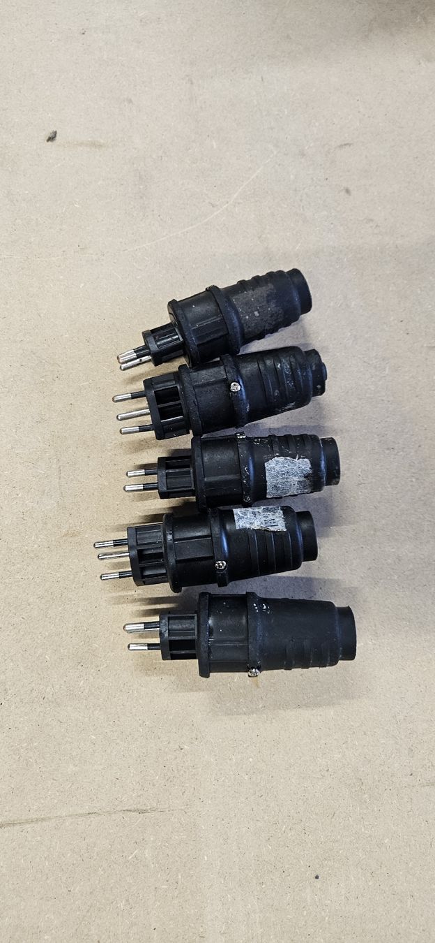 GIFAS Spine: 5x Stecker 3-polig 250V IP44  – Usato da Baar venduto da Vel...Baar45 1