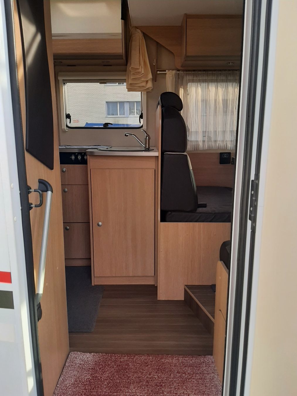 Sunlight Véhicules de camping: Sunlight T64 mit Hubbett – D'occasion à Bütschwil par Ronja28 4